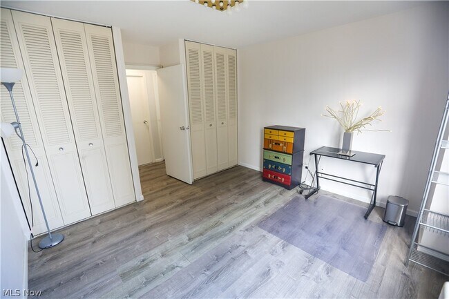 Building Photo - 12520 Edgewater Dr