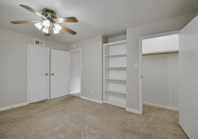 Building Photo - 12955 Woodforest Blvd