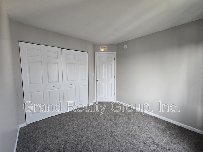 Building Photo - 652 S Rosehall Ln