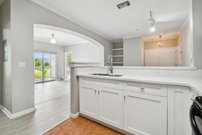 Building Photo - 9405 Crescent Loop Cir