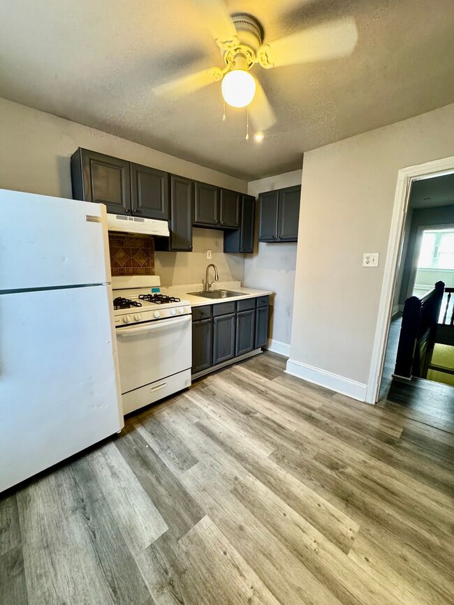 Primary Photo - 325 W Earlham Ter