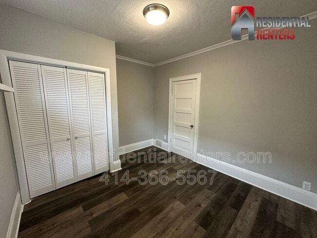 Building Photo - 4220 W Hampton Ave