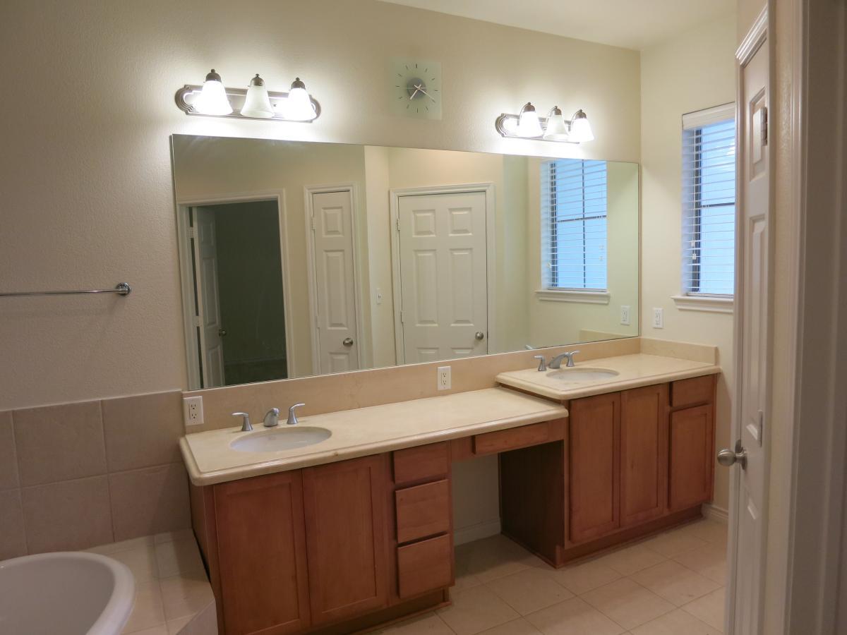 Building Photo - 1206 Emerald Glen