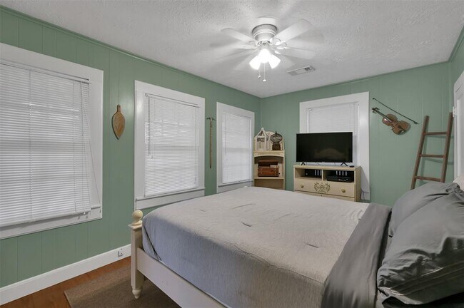 Building Photo - 1004 Mccall Ave