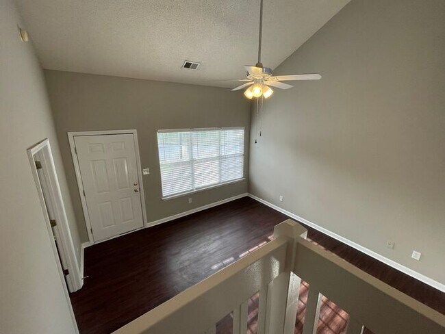 Building Photo - NW Townhome off of New Garden, Updated, Wo...