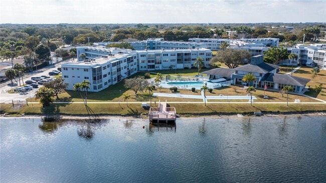 Building Photo - 2300 Park Ln