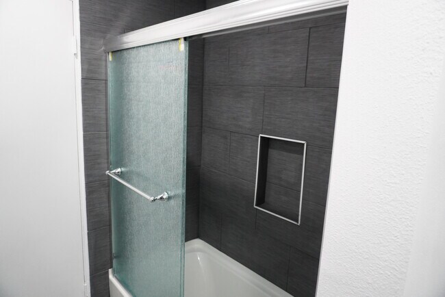 shower - 1425 Hauser Blvd