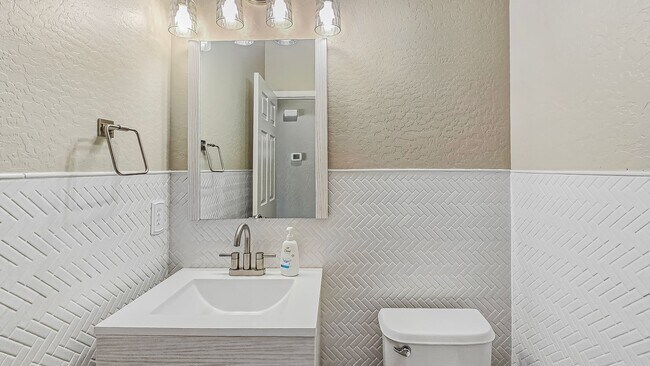 Building Photo - Gorgeous Home with Master Bedroom Downstairs!