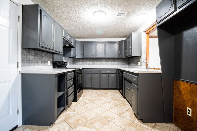Building Photo - Great 3 Bed 2 Bath in OKC!