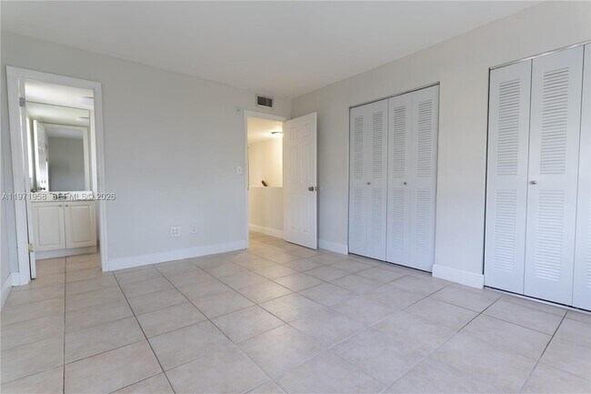 Building Photo - 8650 SW 109th Ave