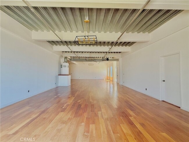 Building Photo - 312 W 5th St