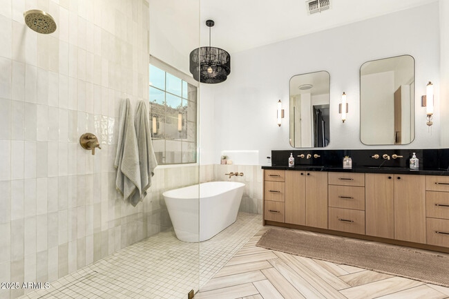 Building Photo - 9250 E Via De Vaquero Dr