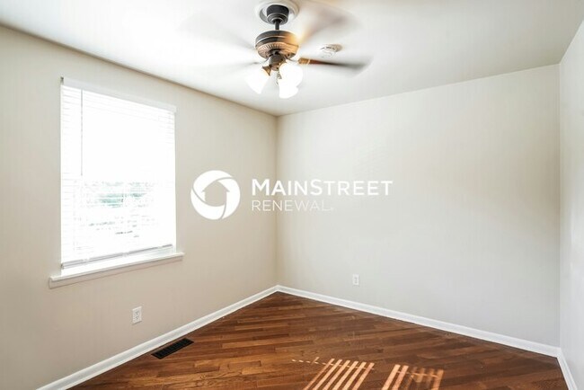 Building Photo - 4 Bedroom Pet-Friendly Home in NASHVILLE, TN with Main Street Renewal