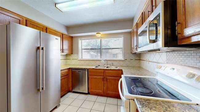 Building Photo - 1002 Hardwood Ln