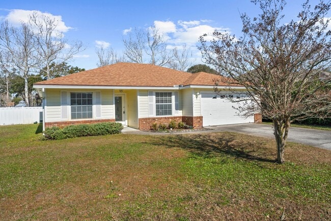 Building Photo - Beautiful Home