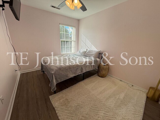 Building Photo - Wonderful location waiting for you