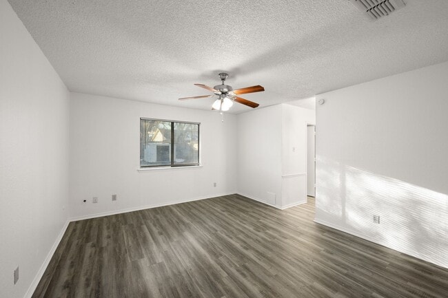 Building Photo - 7509 Echo Hill Dr