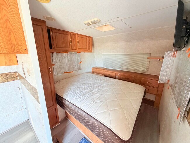 Building Photo - 64811 Thomas Ave