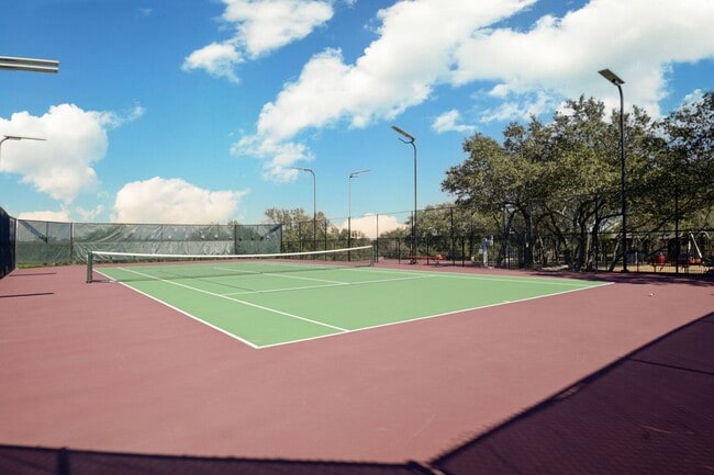 Building Photo - 3 bedroom 2 bathroom on a culdesac located on the far westside of San Antonio