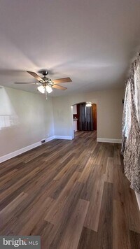 Building Photo - 312 Woodford St