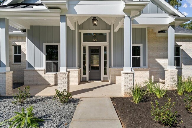 Building Photo - 15109 Paradise Ct