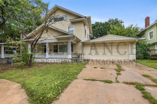 Primary Photo - 332 N Rutan St