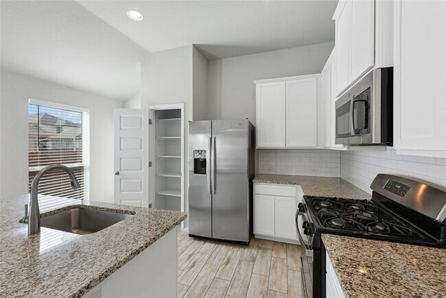 Building Photo - 120 Lyndon Dr