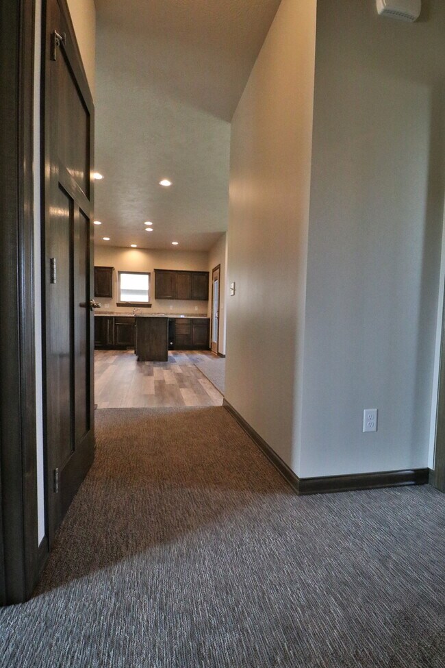 Building Photo - HUGE 4 bedroom home with fenced in backyard!