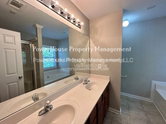 Building Photo - 2403 Walnut Tree Ln