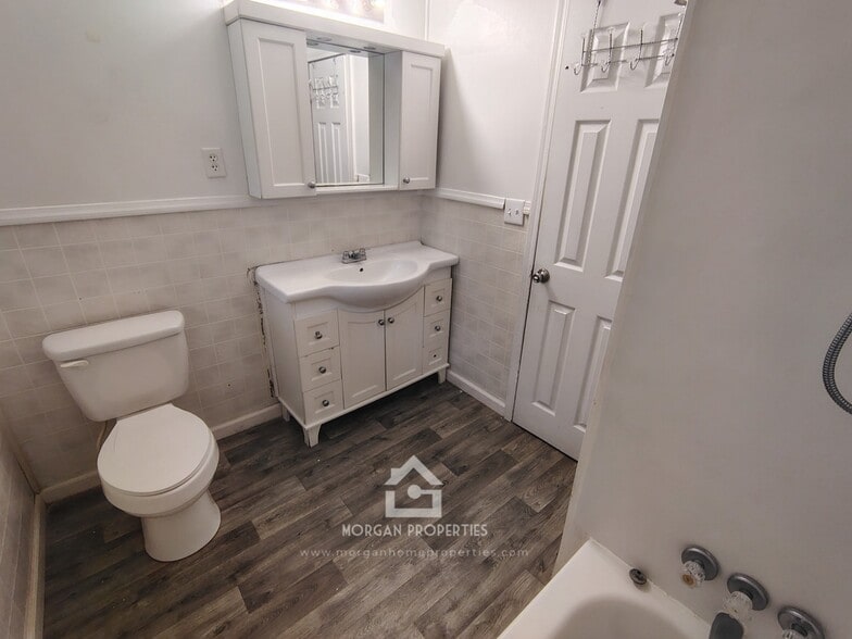 Building Photo - 2644 W 12th St