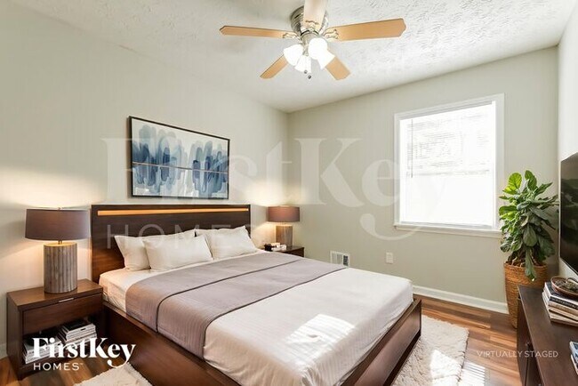 Building Photo - 680 Springhollow Ln SW