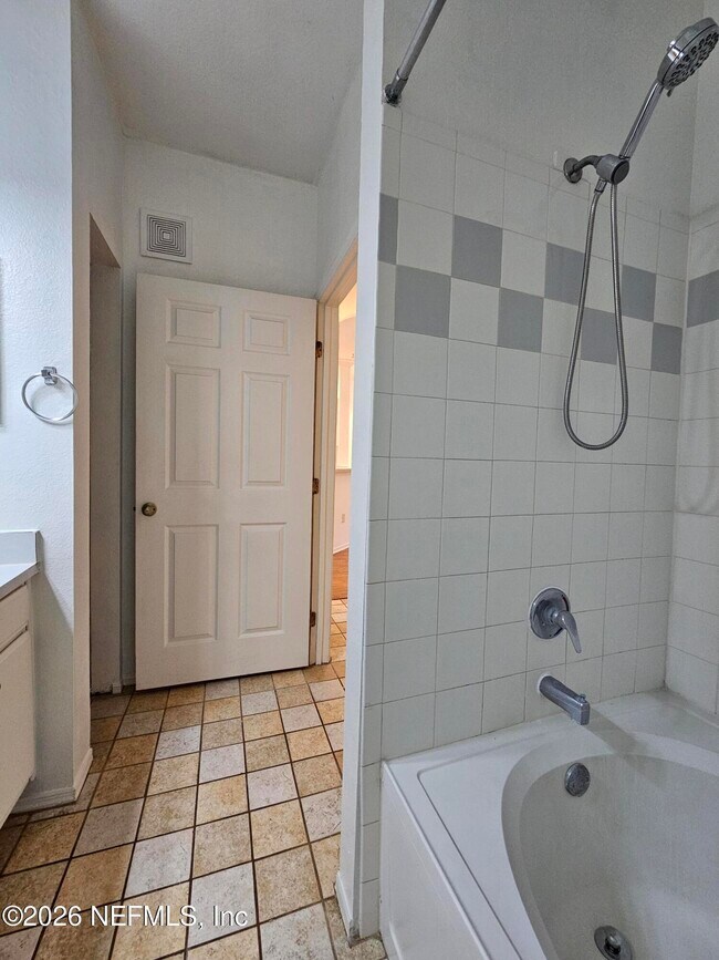 Building Photo - 13810 Sutton Park Dr N