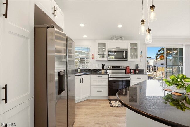 Building Photo - 158 Nanaimo Trail