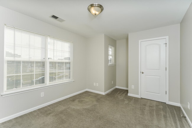 Building Photo - 1961 Drummond Dr