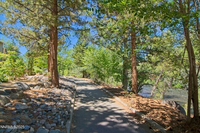 Building Photo - 2855 Idlewild Dr