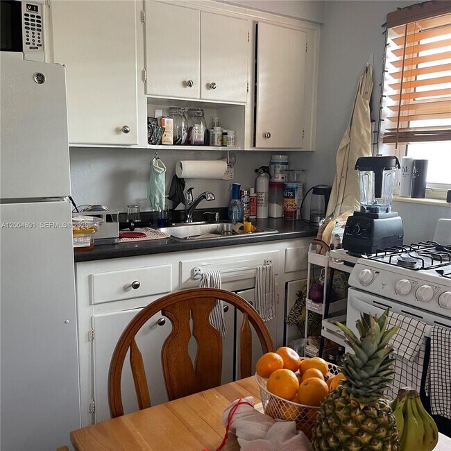 Building Photo - 2526 McKinley St