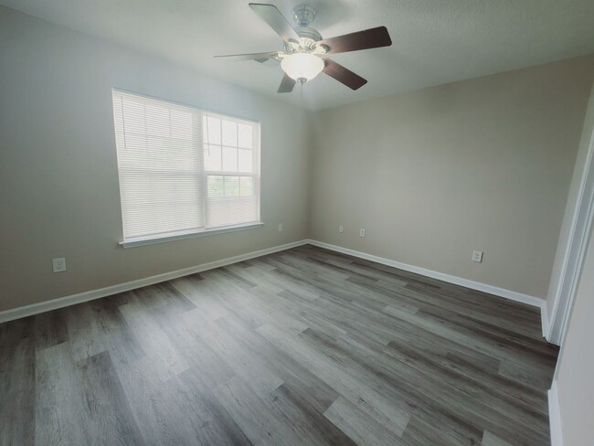 Building Photo - RENTAL RATE REDUCED!! Beautiful 4 Bedroom/...