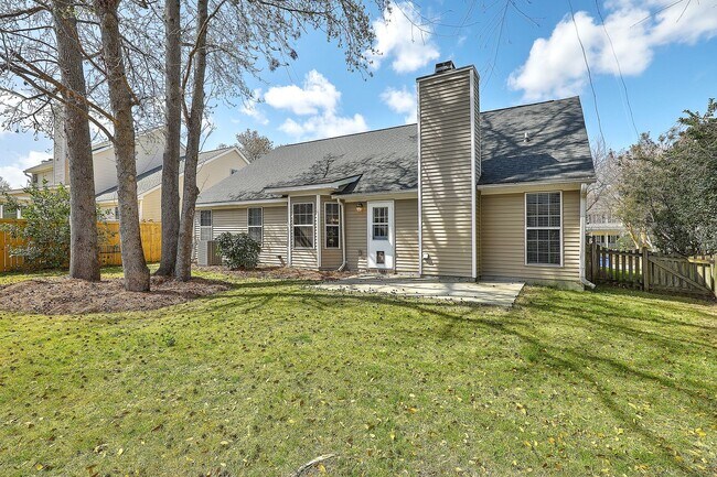 Building Photo - Gorgeous Home in Mt Pleasant's Belle Hall!