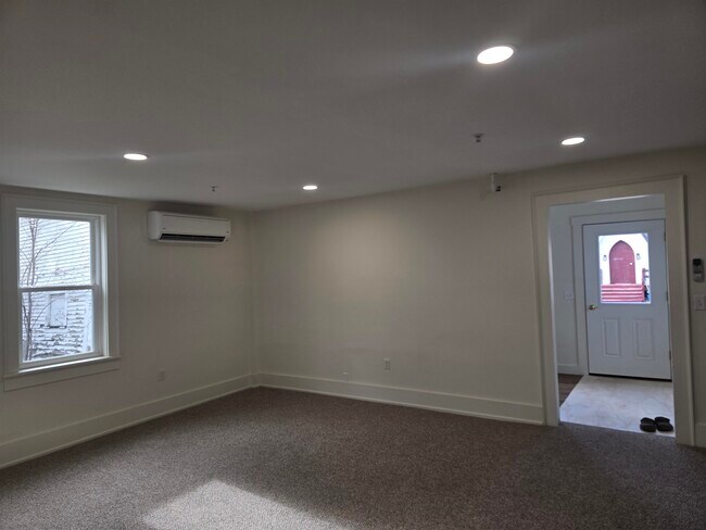 Building Photo - 188 Main St