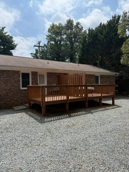 Building Photo - 906 Midwood Dr
