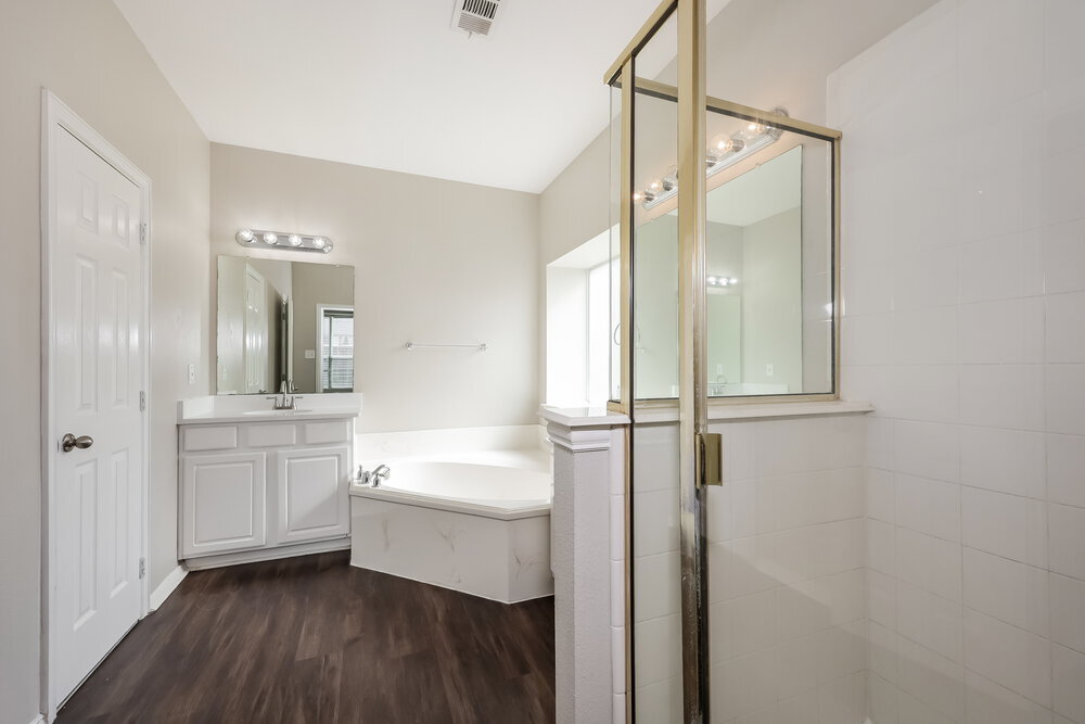 Building Photo - 4500 Clear Lake Ln