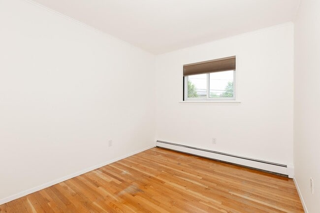 Building Photo - 520 Hyman Ave