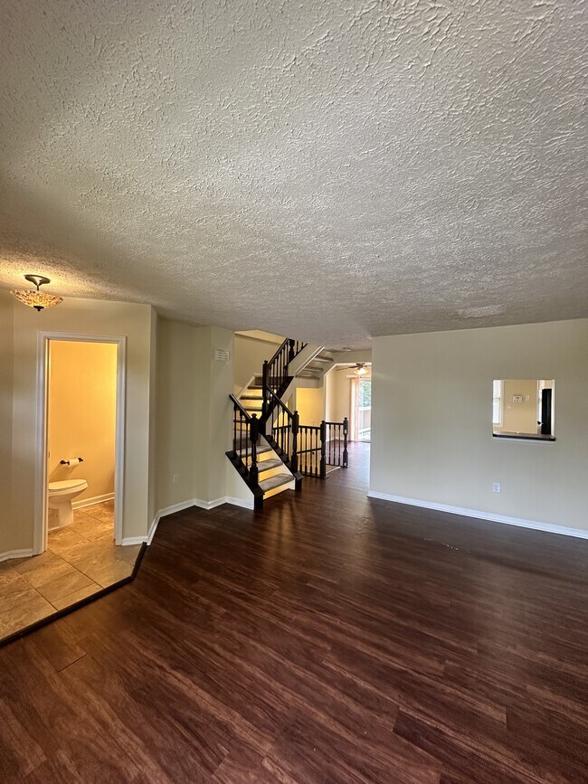 Building Photo - 6388 New Haven Ct