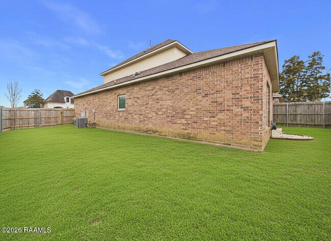 Building Photo - 100 Lacebark Dr