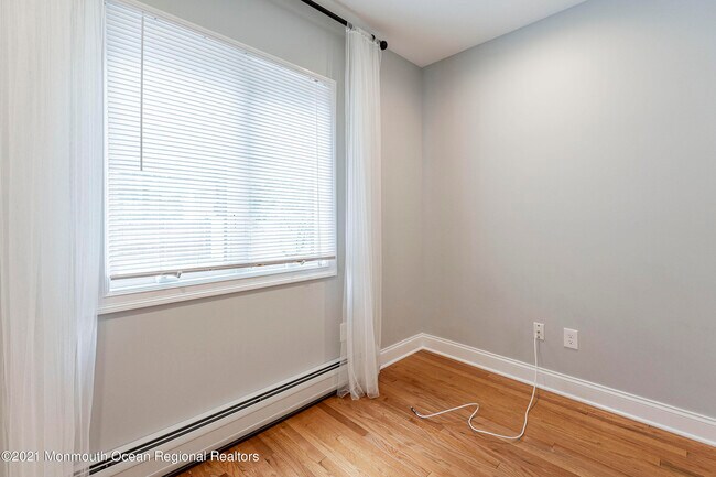 Building Photo - 16 Cypress Ave