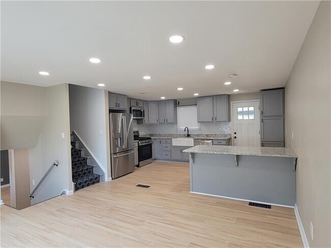 Building Photo - 113 Meadowbrook Dr