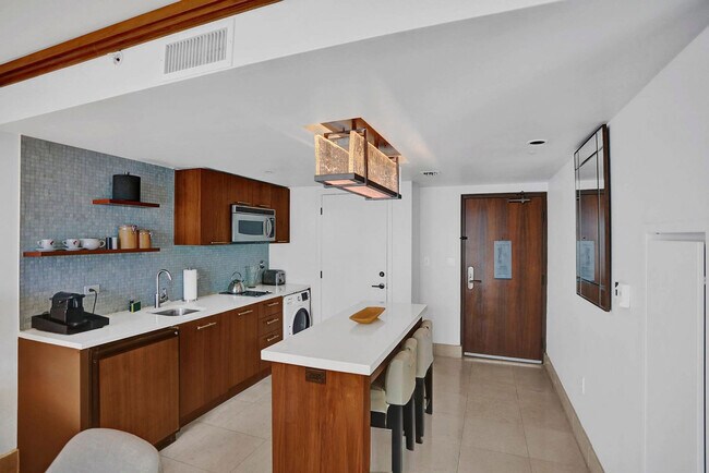 Building Photo - 6801 Collins Ave