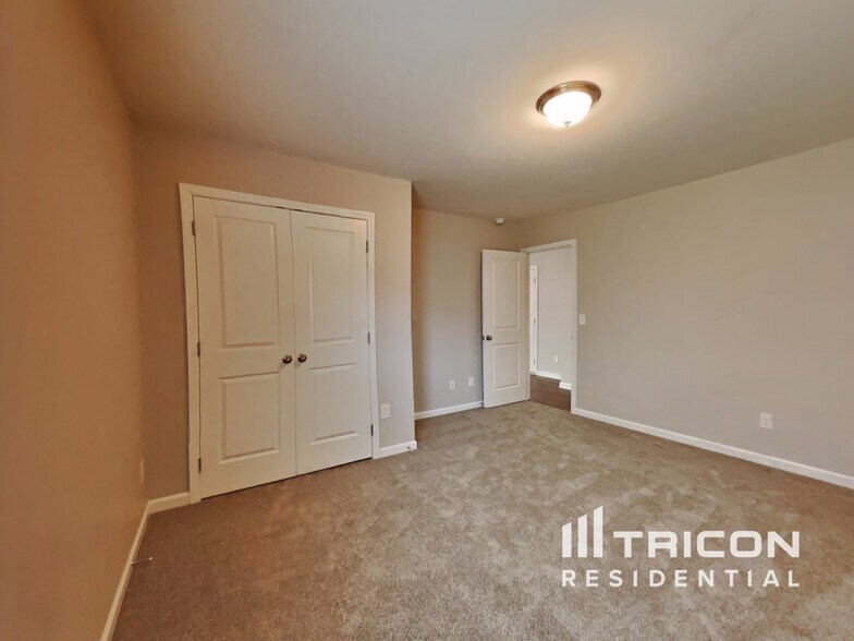 Building Photo - 1756 Pinnacle Oaks Dr