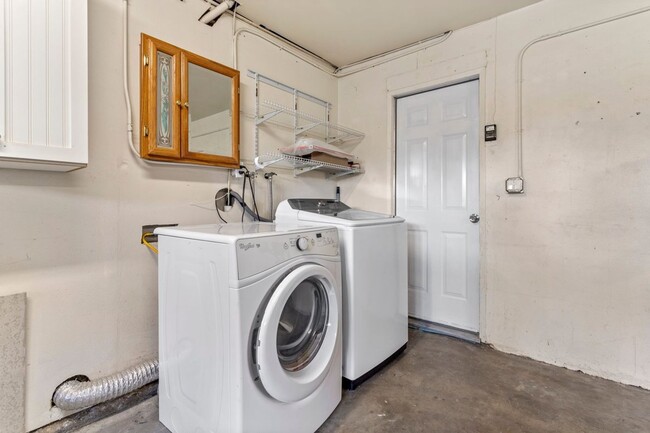 Building Photo - Stylish 3-Bedroom Home with Great Indoor-Outdoor Living