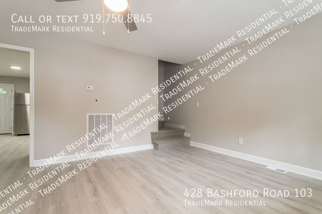 Building Photo - Modern, Renovated 4 bedroom Townhome